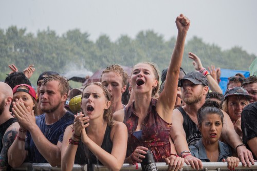 Fans enthusiastically  await rapper Childish Gambino's performance Sunday, August 3 at Lollapalooza. (Courtney Jacquin/The DePaulia)
