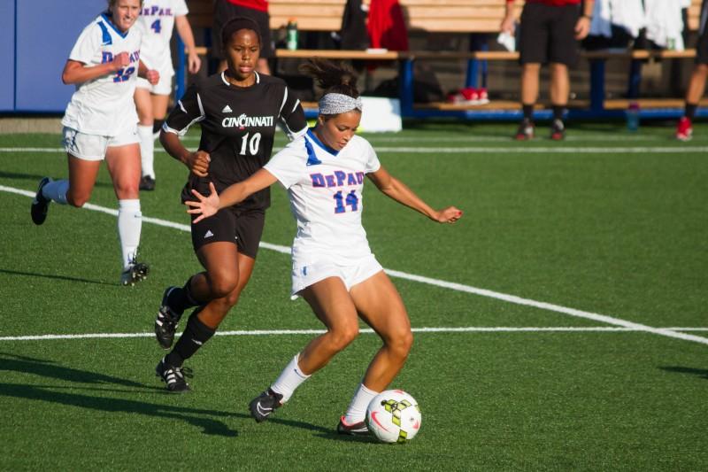 Senior Sarah Gorden controls the ball. Gorden was a key reason why the Blue Demons were able to hold the Bear Cats scoreless in the second half. (Photo: Grant Myatt / The DePaulia)