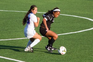 Freshman Alexa Ben set up two goals with assists against Cincinnatti. (Photo: Grant Myatt / The DePaulia)