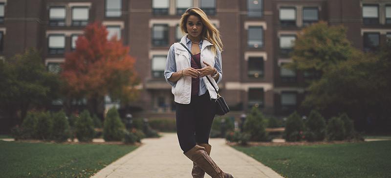 DePaul student Tanya Manasyan shows off a fall look that is both fashionable and functional. Sweaters in warm, neutral colors paired with boots make for a simple and chic outfit. (Josh Leff / The DePaulia)