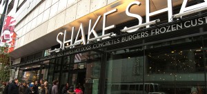 Burger fans flock to Shake Shack and line up outside. The restaurant opened Tuesday, Nov. 4. (Maggie Gallagher / The DePaulia)