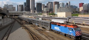A Metra train leaves Downtown Chicago. The suburban rail division of the Regional Transportation Authority announced a fare increse of roughly 10 percent that will take effect as early as February. (Photo courtesy of Wikimedia Commons)
