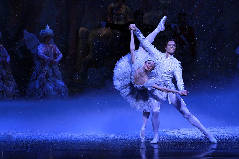 Victoria Jaiani and Temur Suluashvili as the Snow Queen and King. (Herbert Migdoll/Joffrey Ballet)