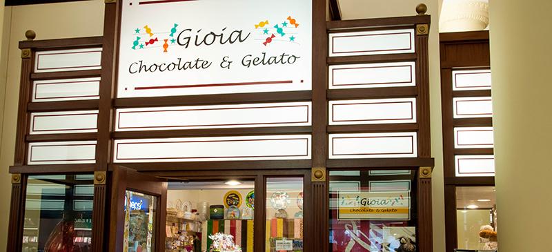 While many other shops in DePaul Center have come and gone, the unassuming Gioia Chocolate & Gelato has survived for 10 years.  (Maggie Gallagher / The DePaulia)