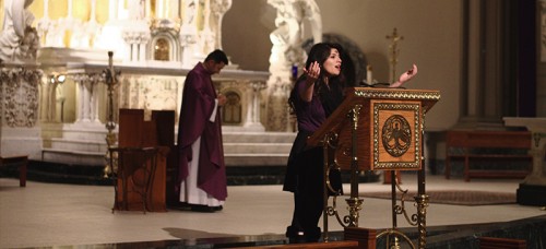Junior Christina Teach led the congregation in song at DePaul's Ash Wednesday night mass. (Megan Deppen / The DePaulia)