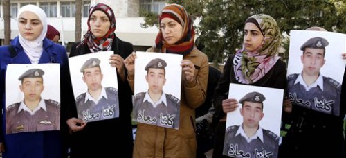 Jordanians paying tribute to Lt. Muath Al-Kaseasbeh, a Jordanian pilot who was captured and executed by the Islamic State (also known as ISIS or ISIL). (Raad Adayleh | AP)