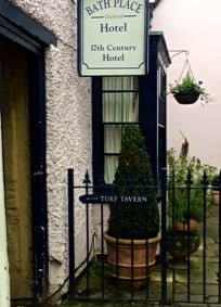 Turf Tavern, a historic pub on Oxford’s Holywell Street, dates back to the 13th Century. (Charli Rose / The DePaulia)