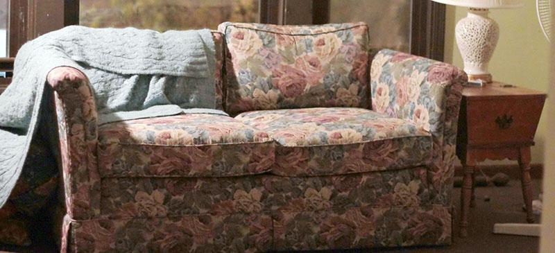 This floral-patterned couch gifted from a generous grandma complements any recycled home decor. (Megan Deppen / The DePaulia)