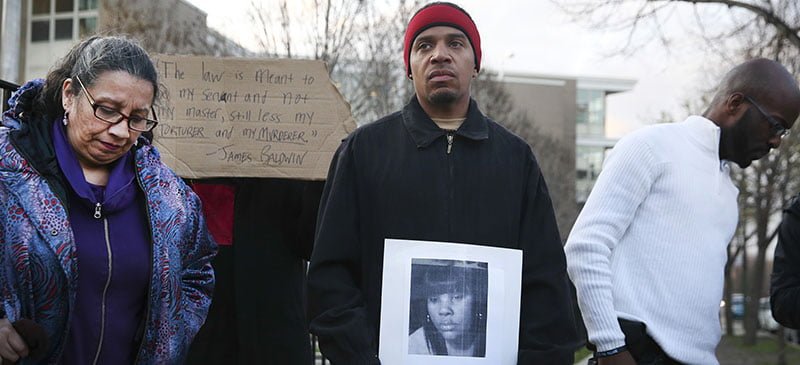 Donald Lightfoot holds a sign in support of Rekia Boyd while joining other protesters in Chicago April 20. (Nuccio DiNuzzo/Chicago Tribune/TNS)