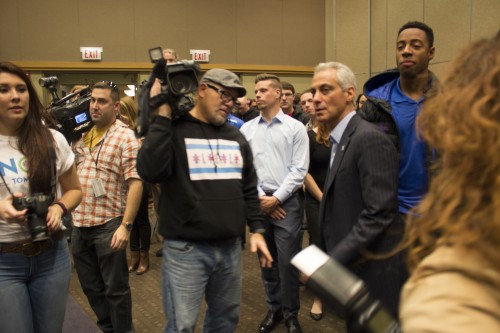 Mayor Emanuel gets ready to speak before students at the Student Center Friday. (Jessica Villagomez / The DePaulia)