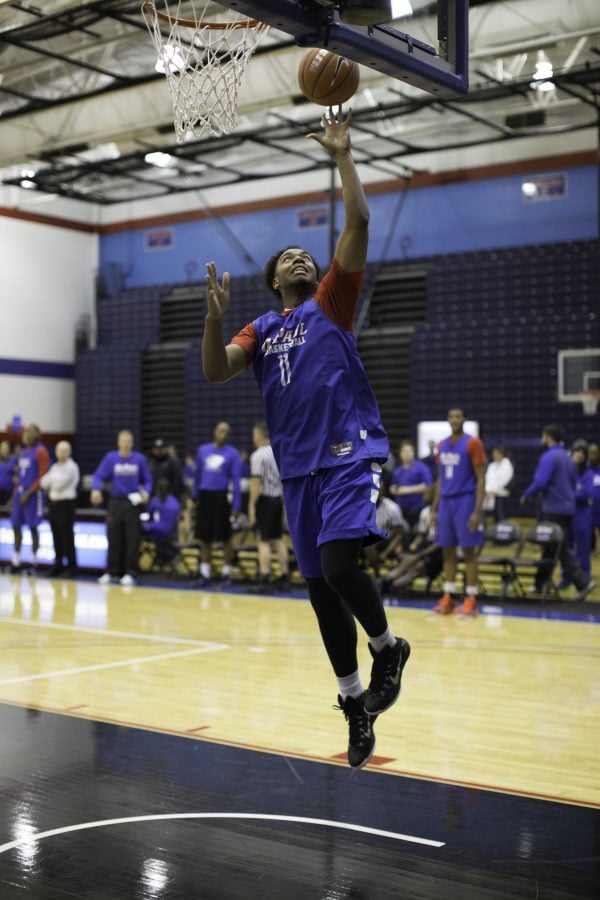 Eli Cain goes through layup drills before the intra-squad scrimmage. (Josh Leff / The DePaulia)