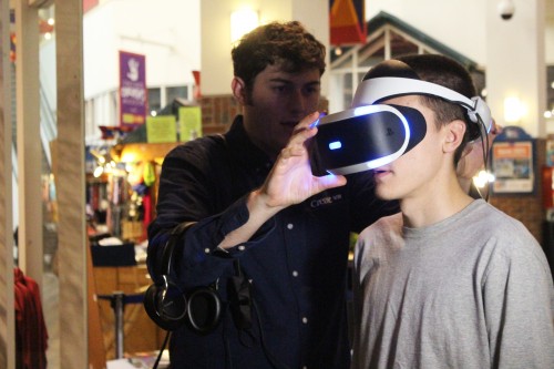 DePaulia writer Matt Koske takes part in the virtual reality experience offered at the screening of “The Walk.” The film stars Joseph Gordon-Levitt as Philippe Petit, a French wire walker who walked between the Twin Towers of the World Trade Center in 1974. (Photo by Jesus J. Montero) | The DePaulia)