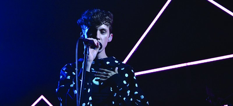 Review: YouTube star Troye Sivan adjusts to real-life stage