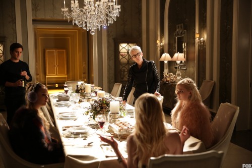 Dean Munsch would like Chanel to at least give the illusion that she is helping with dinner preparations. (Photo courtesy of FOX)
