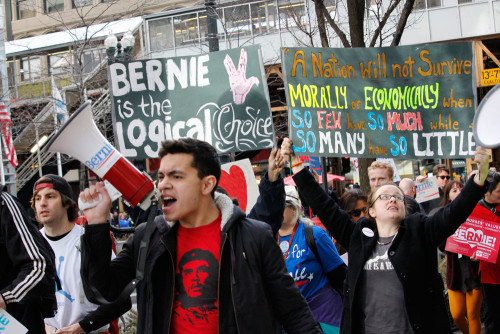 Bernie Sanders took to the streets Saturday to show their support for the Democratic candidate. Sanders has mobilized many young people. (Kirsten Onsgard / The DePaulia)