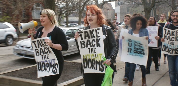 Feminist Front protests down Belden and Sheffield avenues. (Erin Yarnall / The DePaulia)