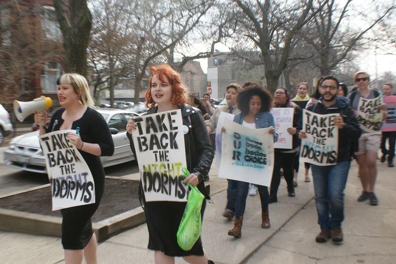 Feminist Front protests down Belden and Sheffield avenues. (Erin Yarnall / The DePaulia)