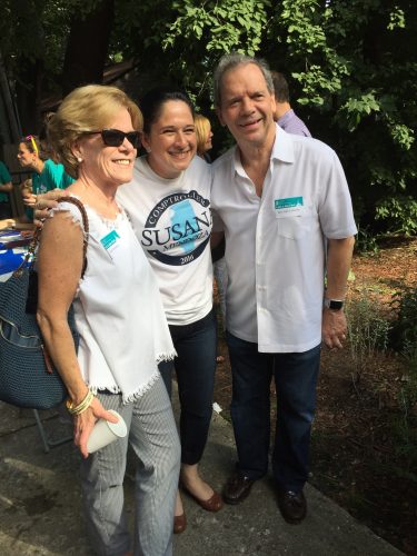 Mendoza poses for a picture with Illinois Senate President John Cullerton and his wife, Pam. (Brenden Moore/The DePaulia)