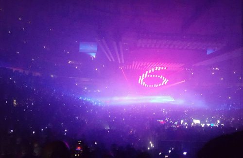 After postponing a handful of tour dates the night before due to an ankle injury, Drake performed at the United Center last Thursday. (Photo courtesy of Donyae Lewis) 