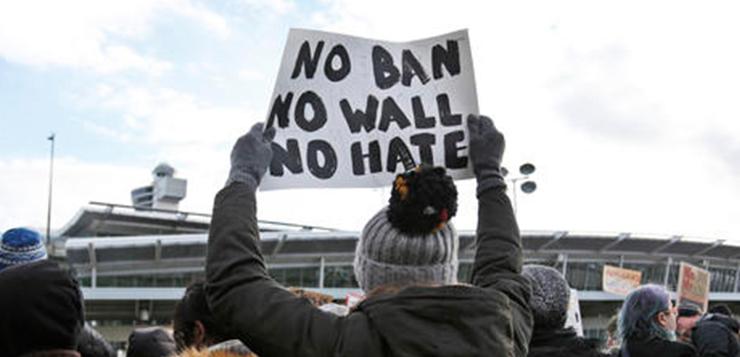 Uber continues service during airport taxi strike for Muslim ban, users respond with boycott