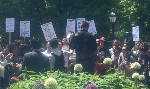 Students and faculty at the University of Chicago gathered on the university's main quad Thursday, May 25 to rally for support of Graduate Students United, a student worker organization seeking to unionize. 