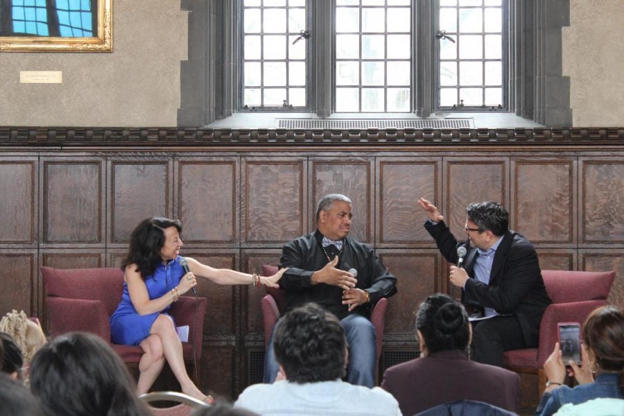 Maria Hinojosa, Luis “Suave” Gonzalez, and Julio Ricardo Varela discuss Suave’s time in prison.
(Yazmin Dominguez | The DePaulia)