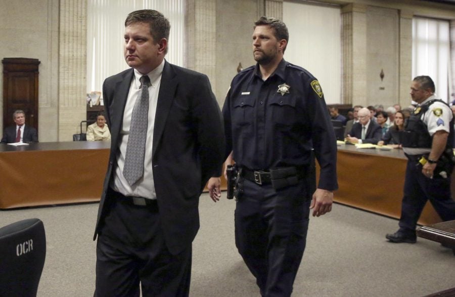 Chicago police Of cer Jason Van Dyke, left, is taken into custody after jurors found him guilty of second-degree murder and aggravated battery in the 2014 shooting of black teenager Laquan McDonald, Friday, Oct. 5, 2018, at the Leighton Criminal Court