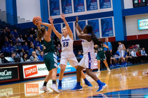 Late run helps DePaul edge Green Bay
