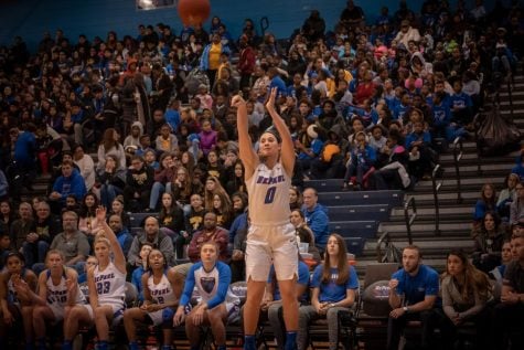 DePaul knocks down 18 threes in win over Temple on Field Trip Day