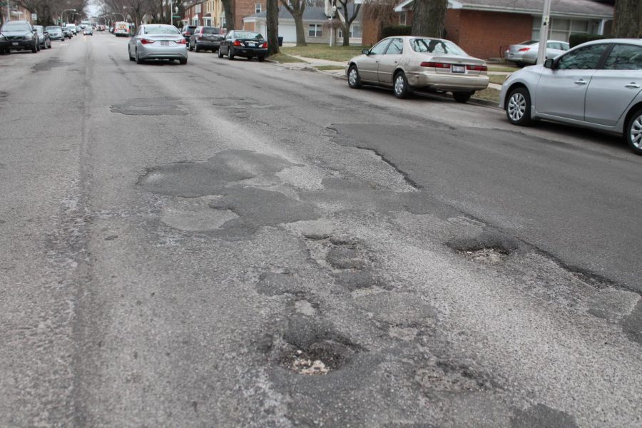 Potholes+impact+California+Avenue+and+throughout+the+city+of+Chicago+causing+a+handful+of+problems+with+people+driving+in+Chicago.+Xavier+Ortega+%2F+The+DePaulia