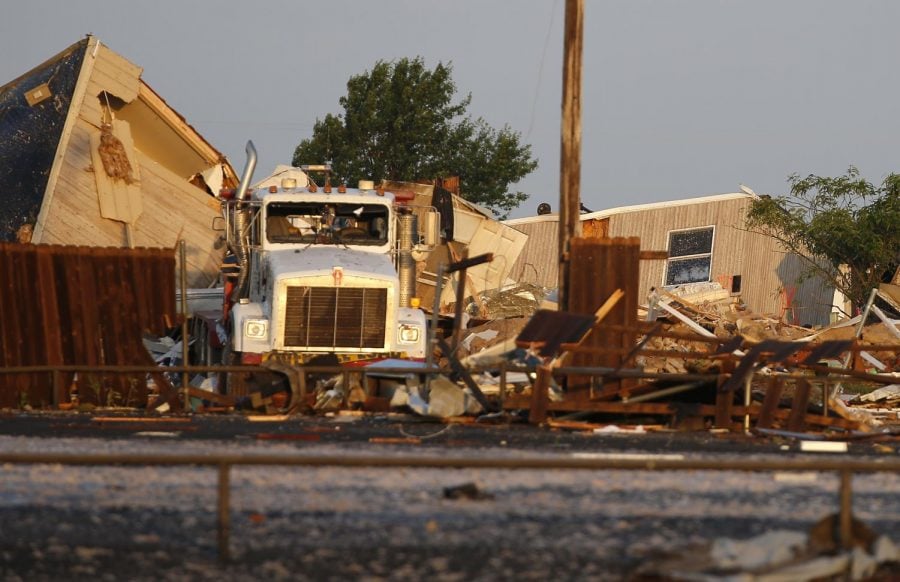 Debris+lies+on+the+ground+near+mobile+homes+that+were+damaged+after+a+tornado+moved+through+the+area+in+El+Reno%2C+Okla.%2C+Sunday%2C+May+26%2C+2019.+The+deadly+tornado+leveled+a+motel+and+tore+through+the+mobile+home+park+near+Oklahoma+City+overnight.