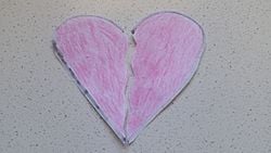 A_paper-made__Broken_Heart_;_original_work