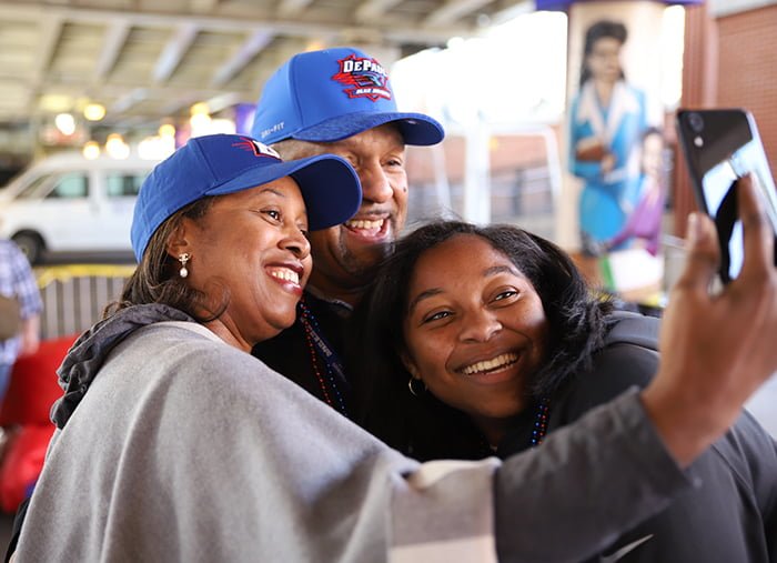 Families catch glimpse of life at DePaul during Family Weekend