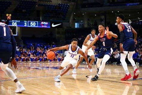 Moore’s big day lifts DePaul over UIC