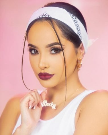 OPINIÓN: La Nueva Colección de Becky G es Un Insulto a la Cultura Chola