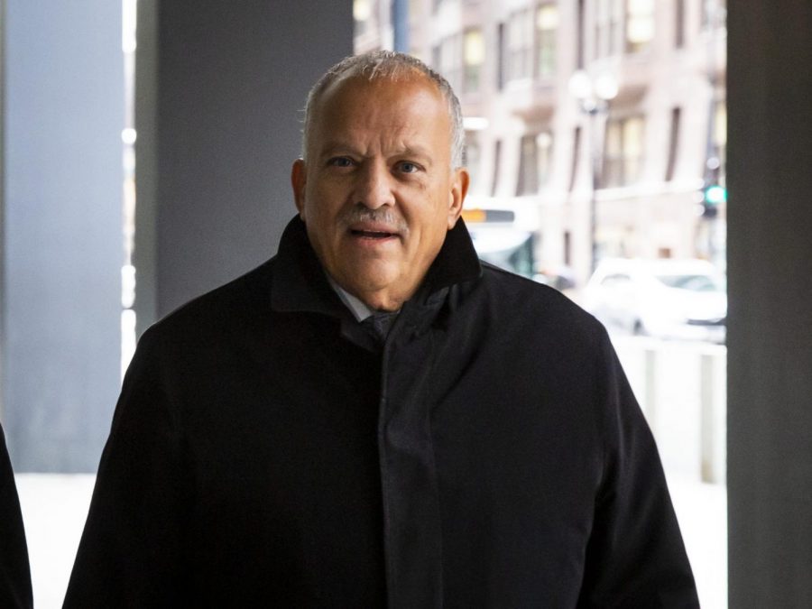 Former state Rep. Luis Arroyo walks into the Dirksen Federal Courthouse for arraignment, Tuesday, Feb. 4, 2020.
