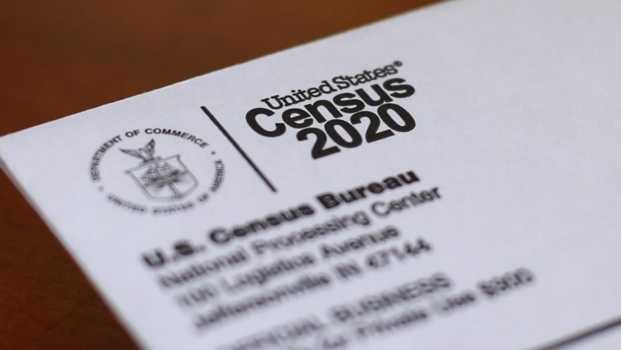Un sobre que contiene una carta del censo de 2020 enviada por correo para un residente de EE. UU. 