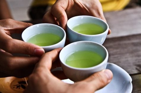 El té verde puede ayudar a las enfermedades gracias a sus propiedades antimicrobianas.