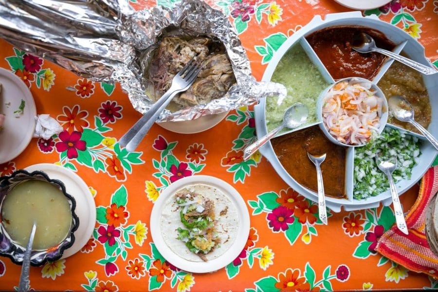 En Cabo San Lucas en México, el restaurante Barbacoa de Vicky sirve una variedad de comida que incluye tacos. 