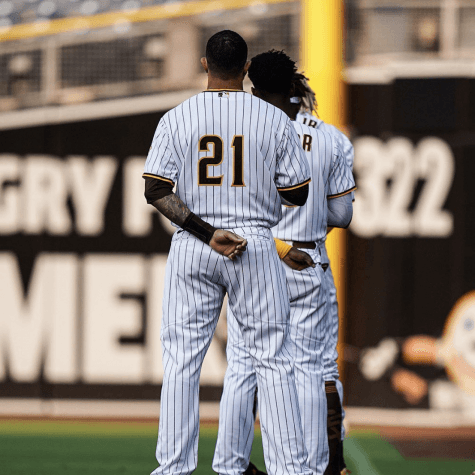 El 9 de septiembre, las Mayores Ligas de Béisbol está celebrando el Día de Roberto Clemente. Cada miembro de los Piratas de Pittsburgh usó el número '21' en sus camisetas para honrar a Clemente.