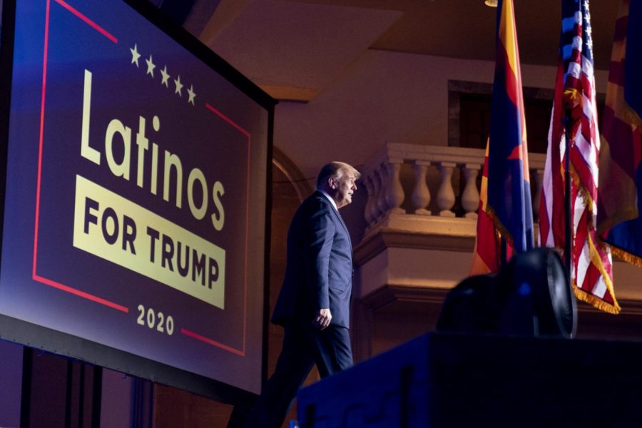 En esta foto de archivo del 14 de septiembre de 2020, el presidente Donald Trump llega a una mesa redonda de la Coalición Latinos por Trump en el Arizona Grand Resort & Spa en Phoenix.

AP Photo | Andrew Harnik, File