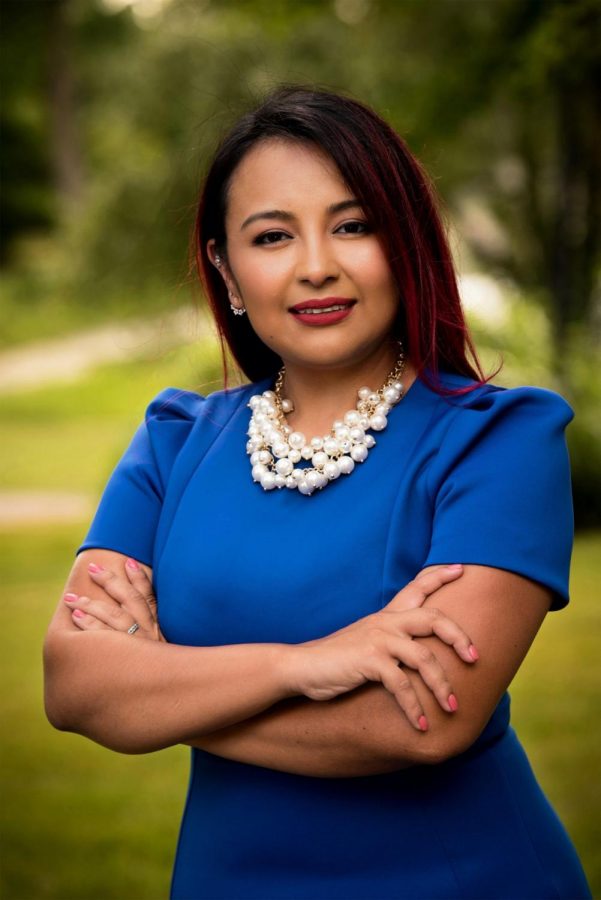 Dagmara Avelar es una inmigrante ecuatoriana que se postula para representar al Distrito 85 en la Cámara de Representantes de Illinois. Ganó en las elecciones generales del 3 de noviembre de 2020.