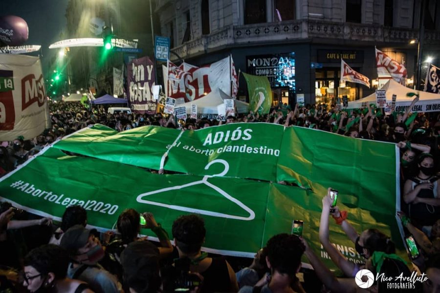 En una votación de 39 a 29, la legislatura Argentina aprobó un proyecto de ley que legaliza el aborto.

Nicolas Avelluto @nicolas_avelluto | Instagram