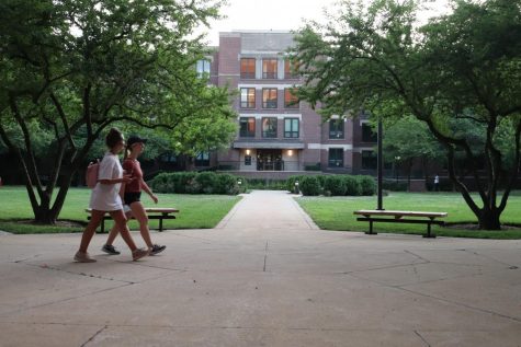 Students walk on the Quad, located on DePauls Lincoln Park campus.