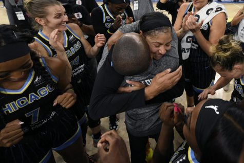 Chicago Skys Candice Parker, coach James Wade and teammates celebrate after defeating the Connecticut Sun 79-69 in Game 4 of a WNBA basketball semifinal series Wednesday, Oct. 6, 2021, in Chicago.