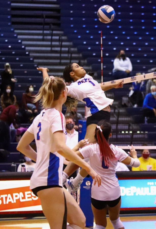DePaul volleyball splits weekend games against Providence and Creighton
