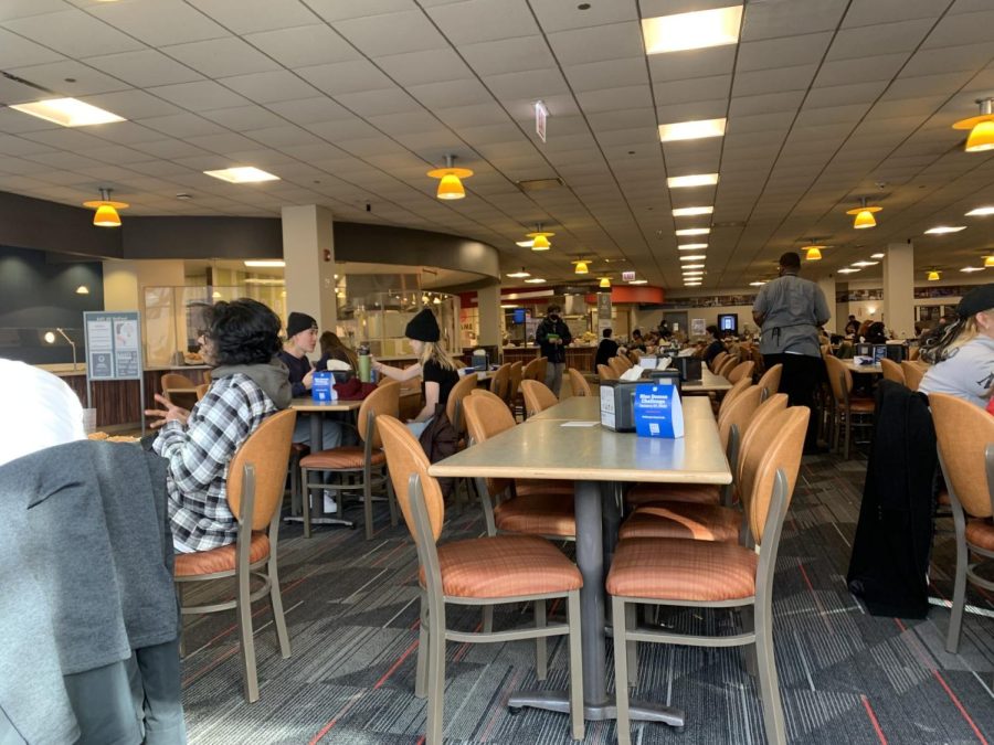 Students eating in the dining hall on the Lincoln Park campus.