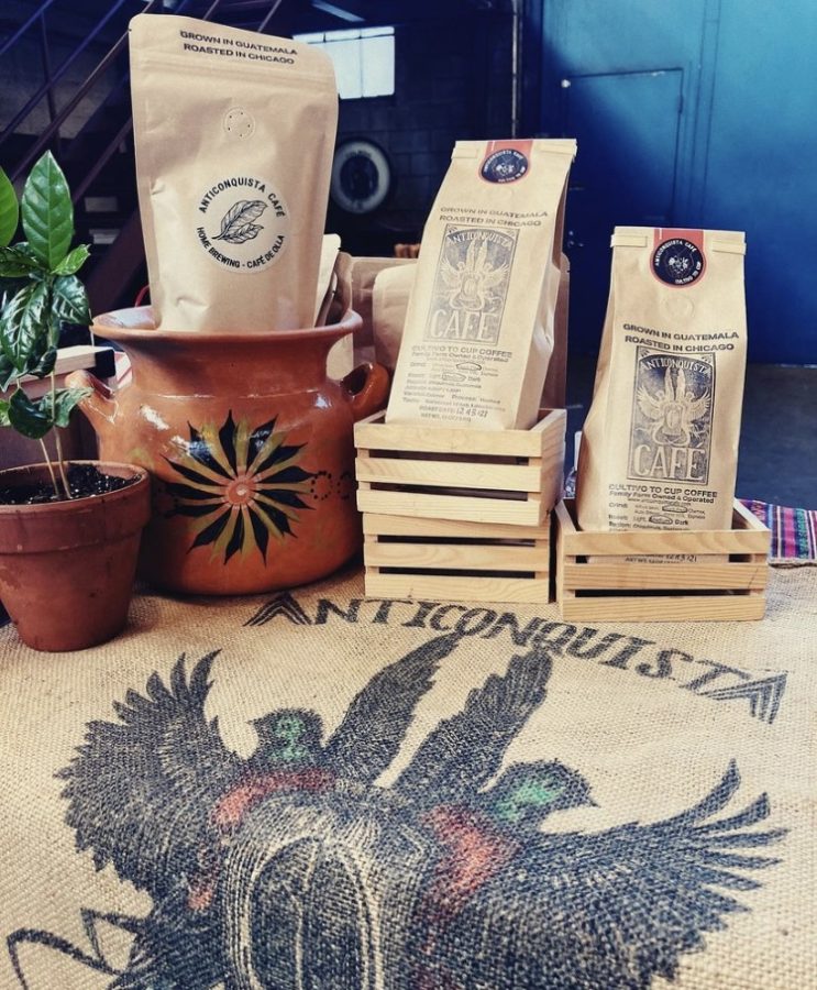 El Anticonquista Café cultiva sus granos de café en centroamérica y los vende y tostan en Chicago.
