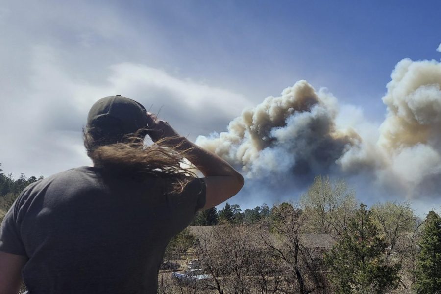 Smoke+from+a+wind-whipped+wildfire+rises+above+neighborhoods+on+the+outskirts+of+Flagstaff%2C+Arizona%2C+on+Tuesday%2C+April+19%2C+2022.+%28Sean+Golightly%2C+Arizona+Daily+Sun+via+AP%29