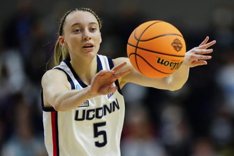 Connecticut guard Paige Bueckers (5) passes the ball during the first quarter of a college basketball game against Indiana in the Sweet Sixteen round of the NCAA womens tournament, Saturday, March 26, 2022, in Bridgeport, Conn.